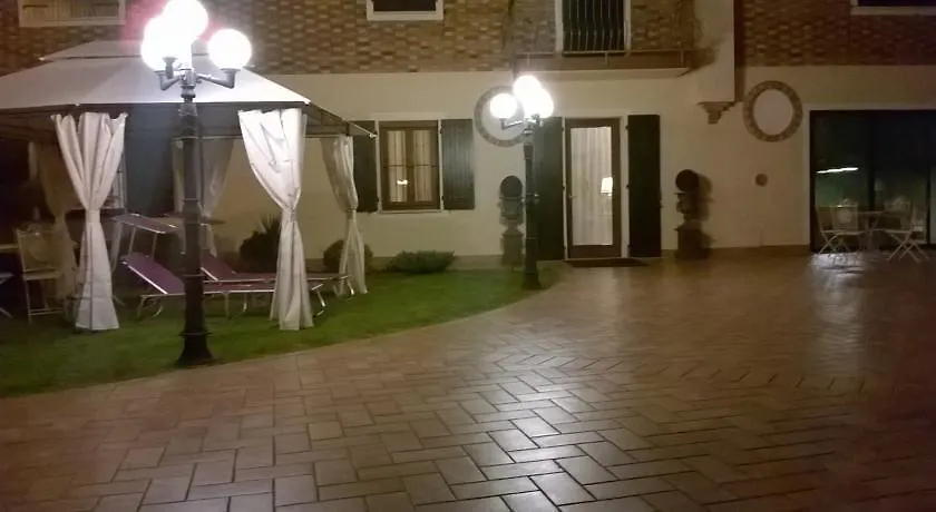 Villa Antique Con Piscina Idromassaggio In Verona, Veneto, Italia Cerea